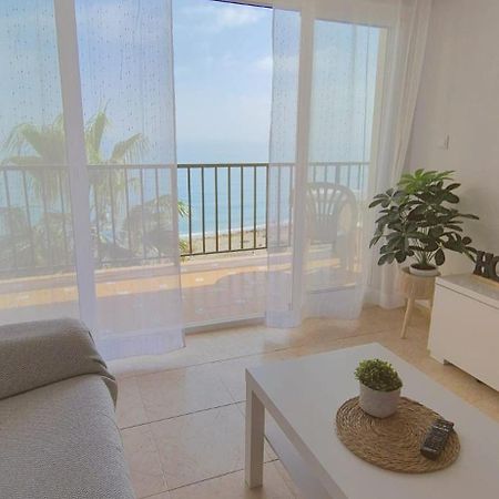Apartamento Con Piscina En La Primera Linea De Playa De Фуeнхирола Екстериор снимка