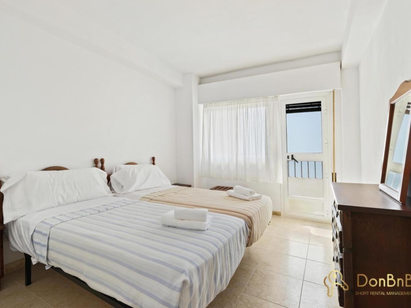 Apartamento Con Piscina En La Primera Linea De Playa De Фуeнхирола Стая снимка
