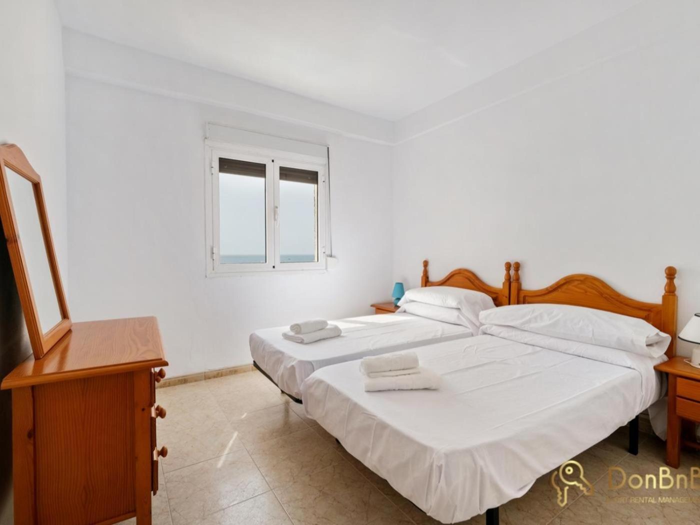Apartamento Con Piscina En La Primera Linea De Playa De Фуeнхирола Стая снимка