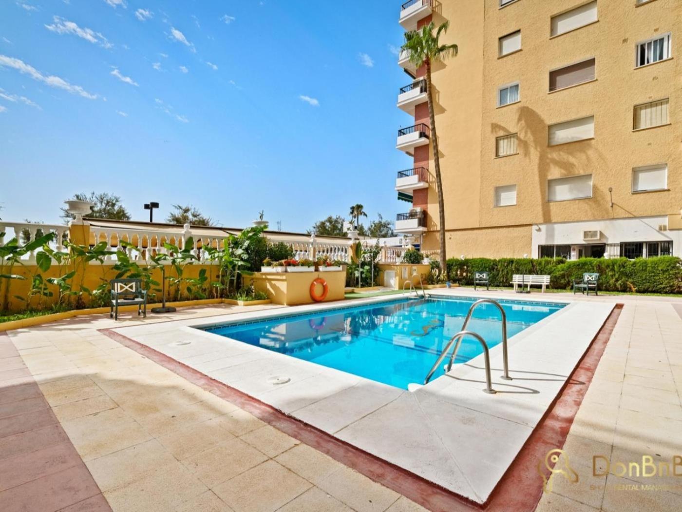 Apartamento Con Piscina En La Primera Linea De Playa De Фуeнхирола Стая снимка