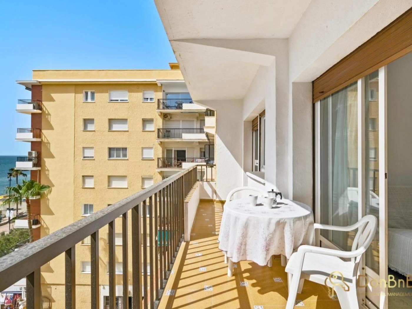 Apartamento Con Piscina En La Primera Linea De Playa De Фуeнхирола Стая снимка