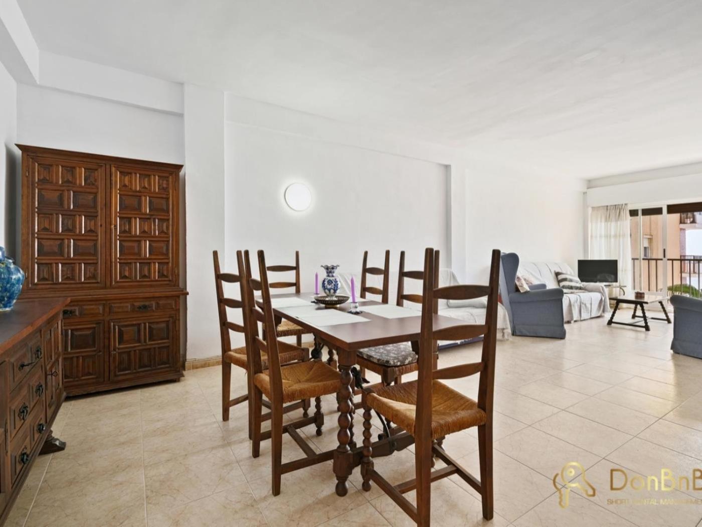 Apartamento Con Piscina En La Primera Linea De Playa De Фуeнхирола Стая снимка