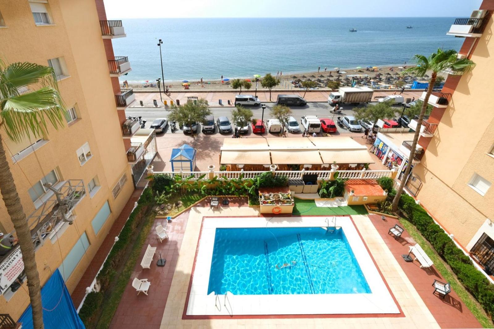 Apartamento Con Piscina En La Primera Linea De Playa De Фуeнхирола Екстериор снимка
