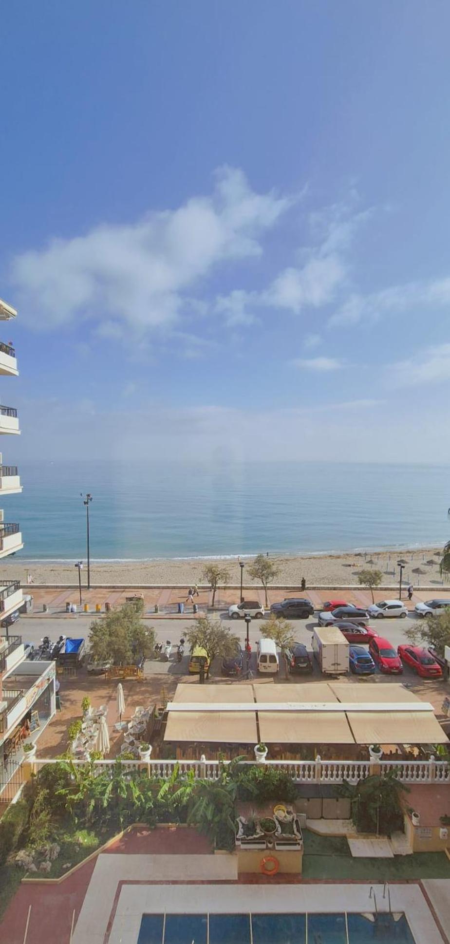 Apartamento Con Piscina En La Primera Linea De Playa De Фуeнхирола Екстериор снимка