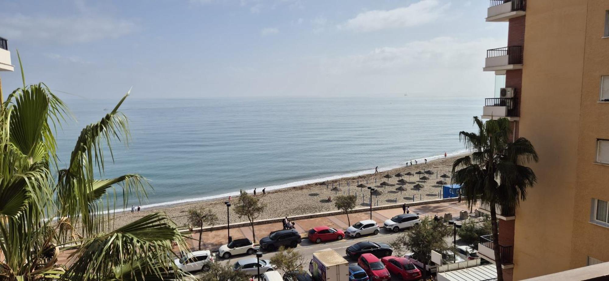 Apartamento Con Piscina En La Primera Linea De Playa De Фуeнхирола Екстериор снимка